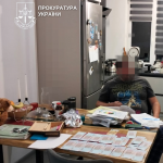 Незаконний бізнес на 430 млн грн: троє волинян організували мережу виготовлення і збуту наркотиків