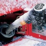 5 речей, які варто перевірити на АЗС перед далекою зимовою поїздкою