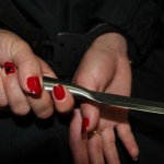 На Волині п’яна жінка ледь не вбила знайому чотирма ударами кухонного ножа: як її покарали