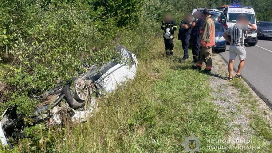 На Волині автівка злетіла у кювет: постраждали три пасажирки