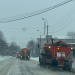 Сильний снігопад триватиме кілька днів: на дорогах Волині працює прибиральна техніка
