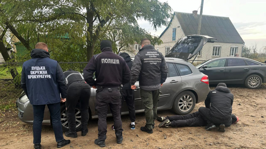 На Волині затримали рівнянина, який за 11,5 тисячі доларів намагався переправити ухилянтів за кордон