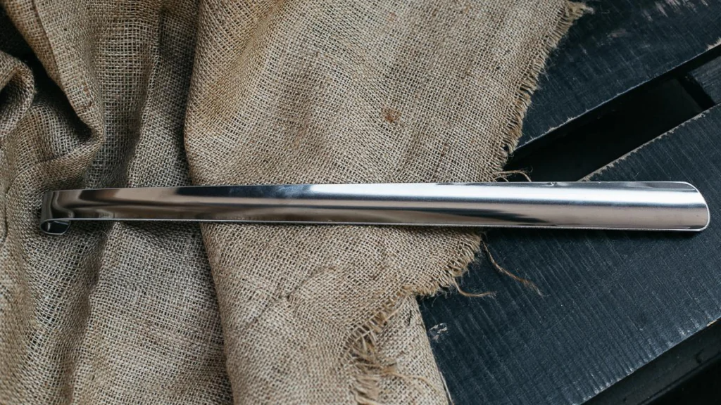 Різдвяна сварка закінчилася судом: на Волині багатодітна матір побила гостю металевою лопаткою для взуття