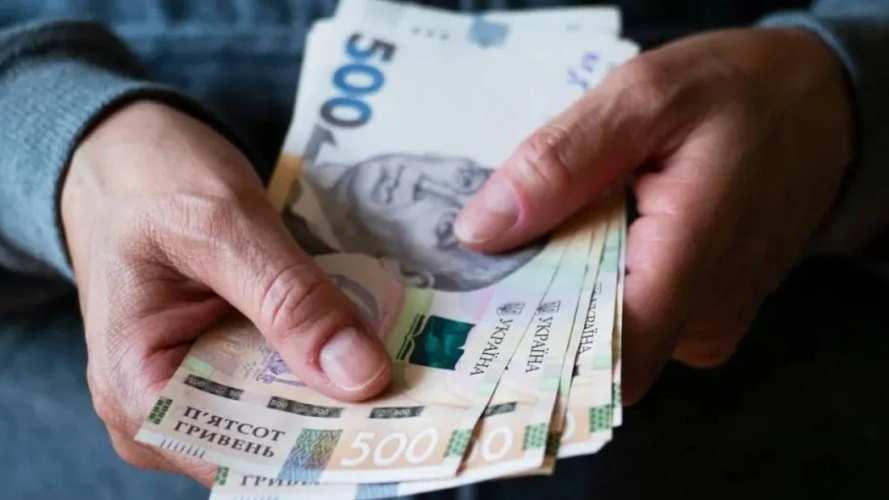 Пенсії у квітні 2026: кому підвищать виплати і хто отримає 1500 гривень