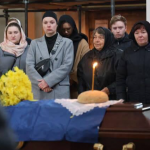 Осиротів маленький син: у Луцьку провели в останню дорогу 31-річного Олександра Лаконцева