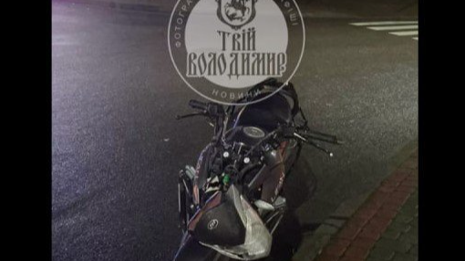 На Волині 17-річна мотоциклістка збила пішохода: обох госпіталізували