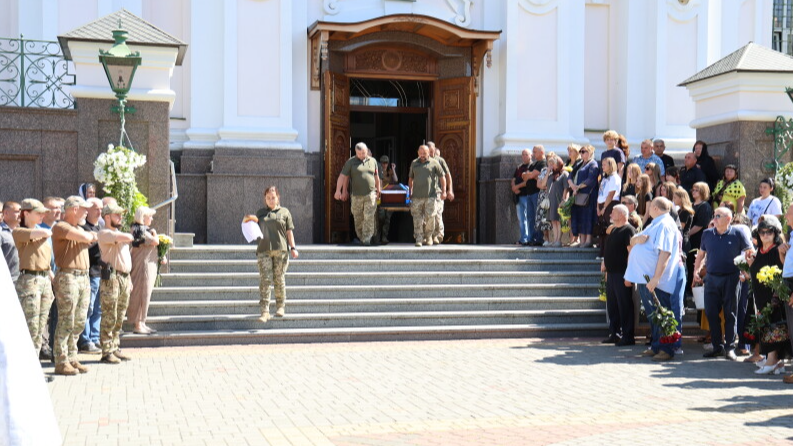Загинув чотири місяці тому: у Луцьку попрощалися із 54-річним Героєм Едуардом Павловським