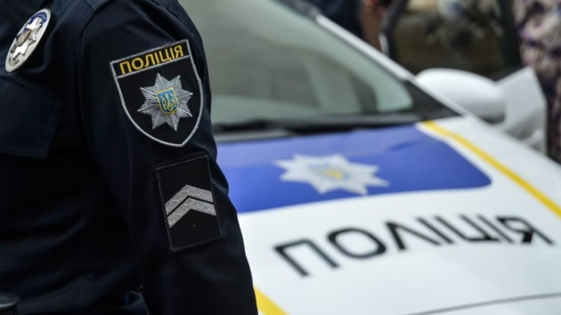 На Волині двоє п’яних чоловіків напали на поліцейських із лопатою та сокирою: що відомо та як їх покарали
