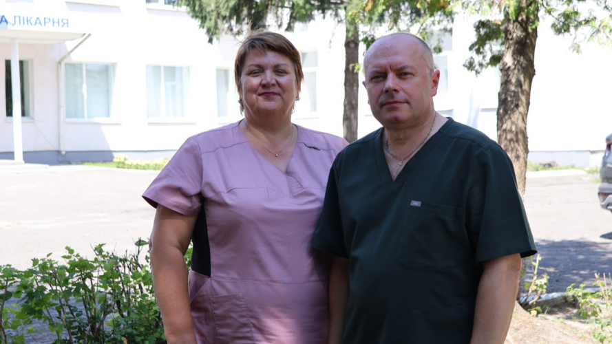 Навіть за вечерею говорять про пацієнтів: як подружжя лікарів з Волині виховало ще двох медиків