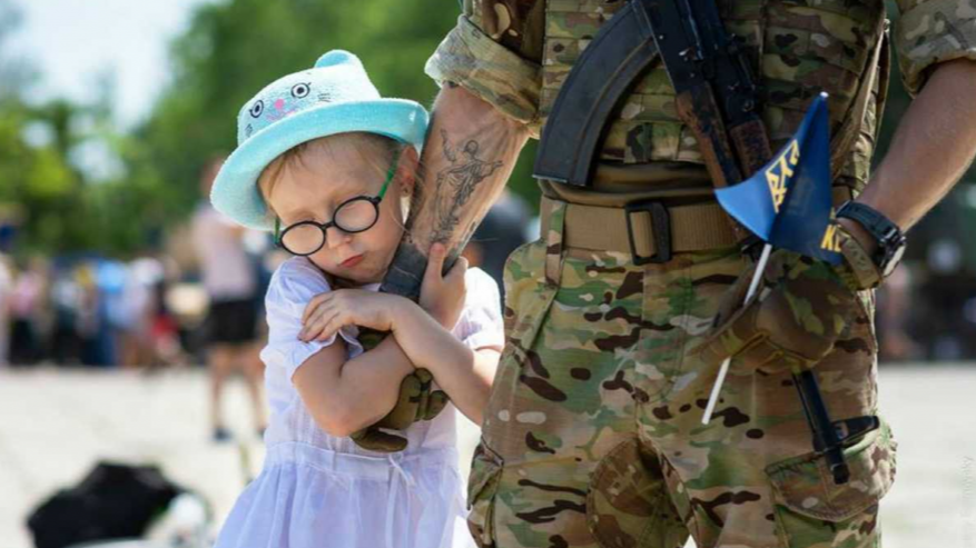 Дитина з інвалідністю: чи звільняється батько від мобілізації