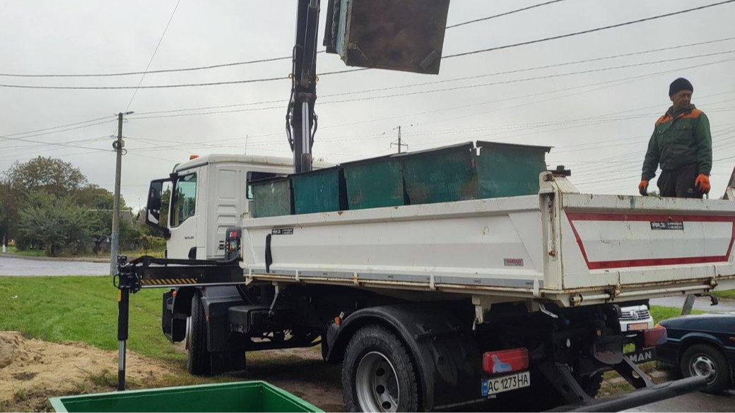 На Волині через борг за вивіз сміття родині заблокували всі банківські картки, навіть пенсійну бабусі