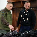 Луцький міський голова передав нацгвардійцям дрони та протимінні чоботи