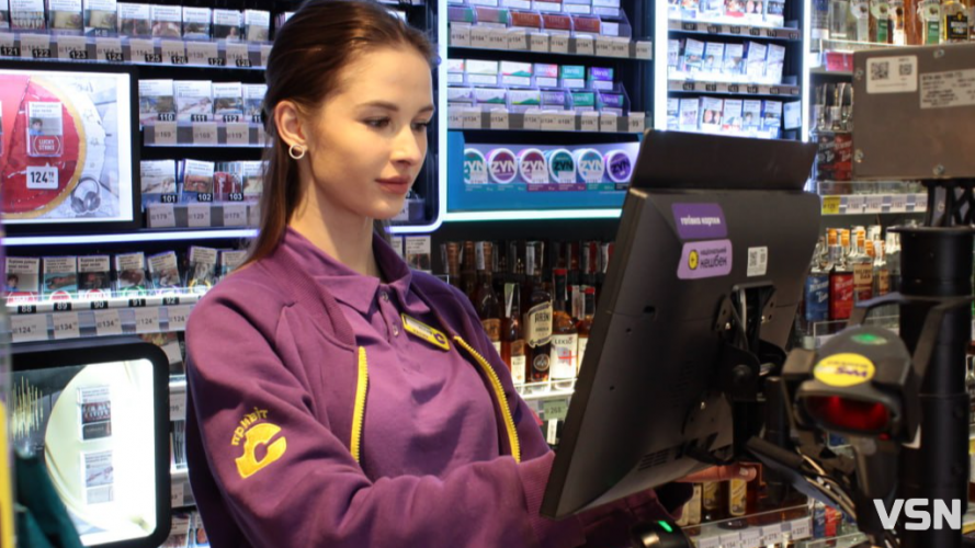 Через атаку дронів у Луцьку значно пошкоджено склади «Сімі» та «Сім23»: волинян просять підтримати мережу