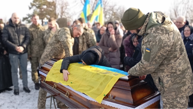 Серце зупинилося у переддень Нового року: на Волині в останню дорогу провели Героя Святослава Ткачука