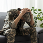 Як правильно спілкуватися з рідними, які повернулися з фронту: 6 порад від консультантки з військової психології