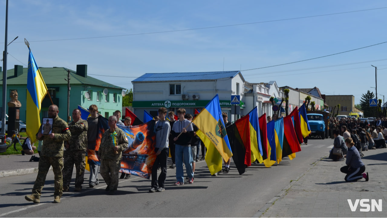 Був людиною, до якої тягнулося серце: на Волині попрощалися з 26-річним Героєм Дмитром Слюсарем