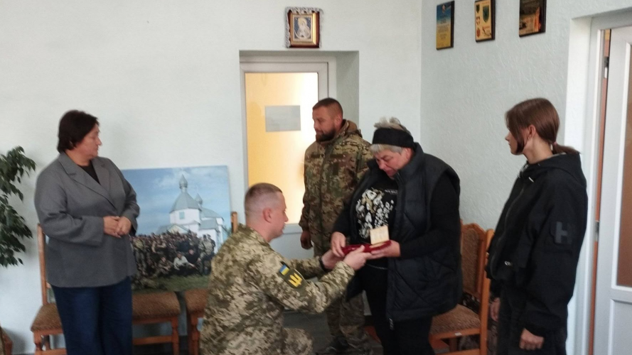 Служив на найважчих напрямках фронту: рідним захисника з Волині вручили його посмертну нагороду