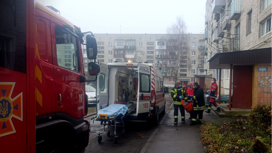 На Волині чоловік потребував допомоги, але був закритий у квартирі - викликали рятувальників