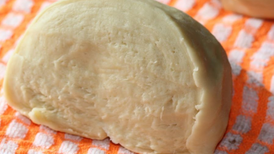 Не рветься і не липне до рук: як приготувати ідеальне тісто для вареників