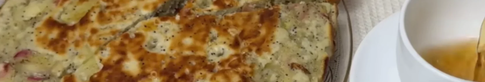 Яблучний пиріг на сковороді за 20 хвилин — ніжний та ароматний десерт духовки