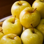 Мочені яблука, які «вибухають» смаком: простий рецепт, що зберігається всю зиму