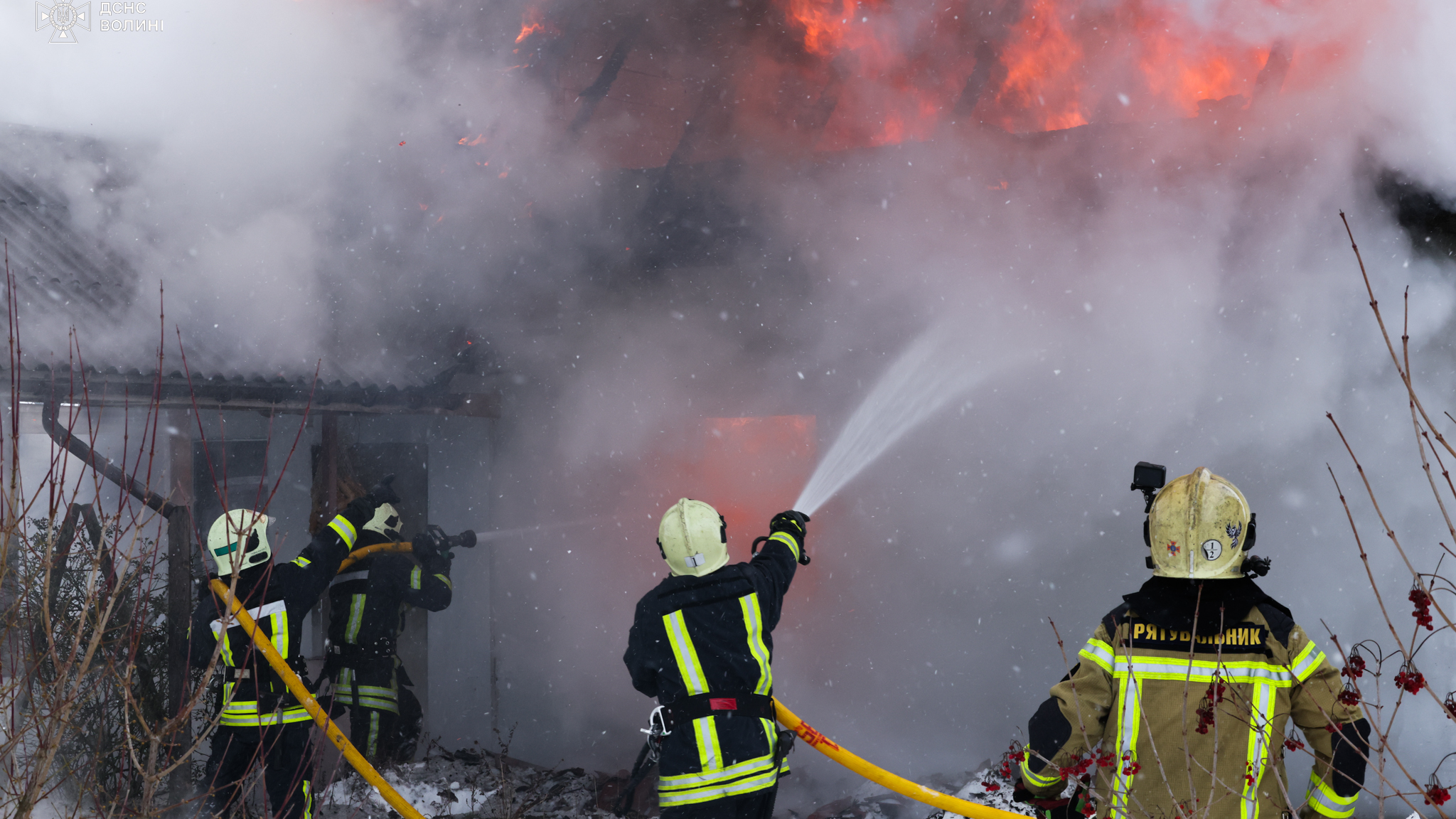 На Волині полум’я з хліва ледь не знищило житловий будинок