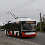 Додаткові тролейбуси й автобуси: як у поминальні дні курсуватиме транспорт з Луцька до кладовища в Гаражджі