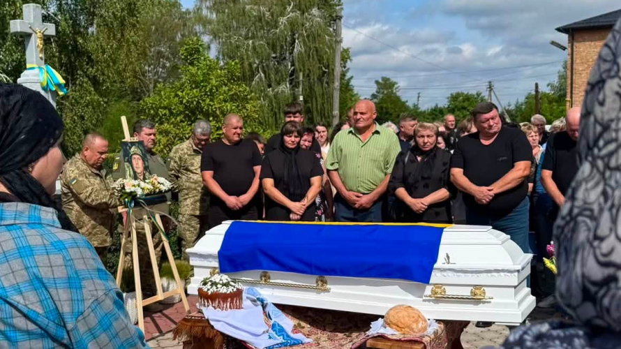 Чотири роки родина жила надією: на Волині поховали Героя Олександра Яковинця