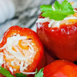Перець, фарширований капустою: рецепт хрусткої закуски на зиму