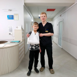 Без швів та довгих шрамів: травматологи Володимирського ТМО зафіксували складний перелом через два маленькі проколи 