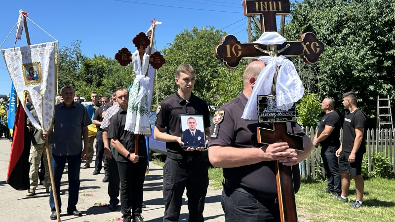 Поліцейський, що став Героєм: на Волині попрощалися з полеглим воїном Юрієм Кривошапкою
