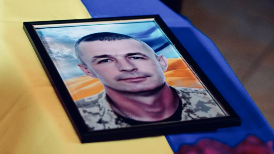 Ворожий обстріл обірвав життя: на Волині попрощалися з полеглим воїном Олександром Денисюком