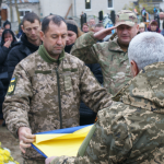«Встелили всі села квітами, а хлопчика мого немає…»: у громаді на Волині провели в останню дорогу Героя Миколу Загоровця