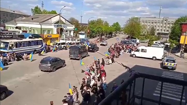 Загинув на Луганщині: на Волині навколішки, з прапорами та з квітами зустріли Героя Анатолія Смітюха