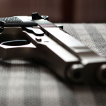 Волинські правоохоронці викрили чоловіка, який переробляв стартові пістолети на вогнепальні і продавав