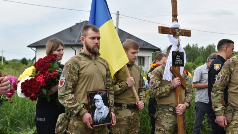 Біля Луцька попрощалися з правоохоронцем Віктором Масюком