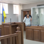 Засідання суду у справі чоловіка, який погрожував поліцейським вилами