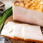 Чи справді сало корисне: скільки можна їсти щодня і кому воно шкодить