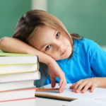 Батьків штрафуватимуть до 5100 гривень: Міносвіти повертає відповідальність за відвідування шкіл