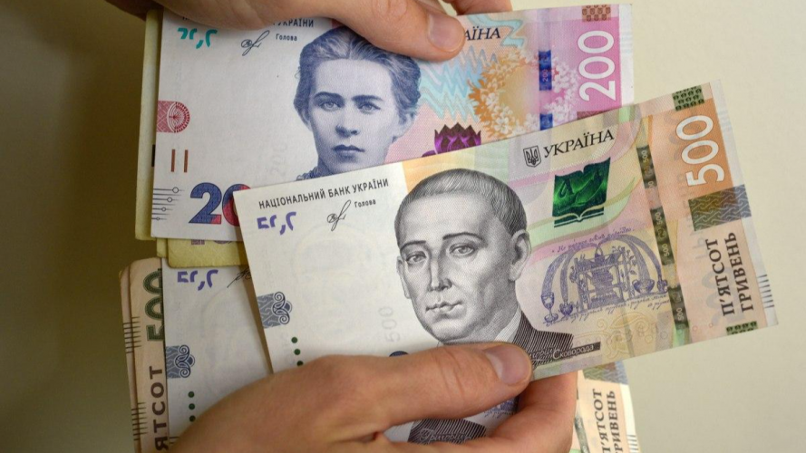 Деякі категорії українців отримають виплати: сума автоматично поступить на рахунок