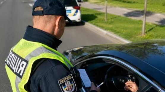 Запропонував поліцейським 3 тисячі хабаря: на Волині водій заплатить у вісім разів більше