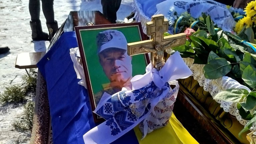 До останнього боровся за життя після важкого поранення: на Волині попрощалися із Героєм, батьком чотирьох синів Олегом Гринюком