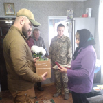 На Волині мамі командира радіолокаційної станції Сергія Панасюка передали посмертну відзнаку