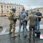 6 тисяч доларів за «переправу»: буковинський коп організував незаконну втечу ухилянтів через «Ягодин»
