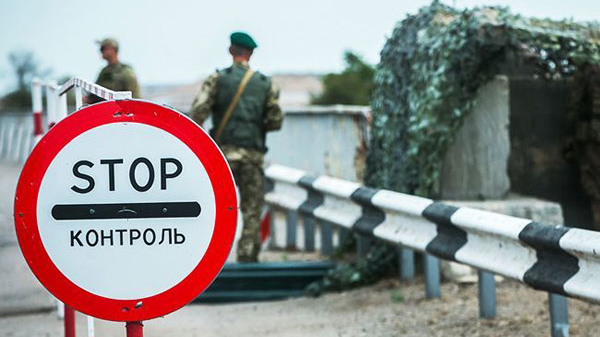 На Волині далекобійник заховав чоловіка у кабіні фури, щоб вивезти за кордон