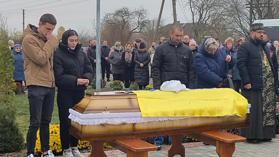 Заручився з коханою за кілька місяців до загибелі: на Волині попрощалися із 25-річним Героєм Андрієм Федоруком