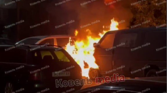 У місті на Волині вночі горів мікроавтобус