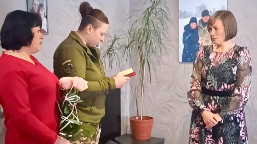 Дружині волинянина Степана Павловича вручили посмертну нагороду Героя