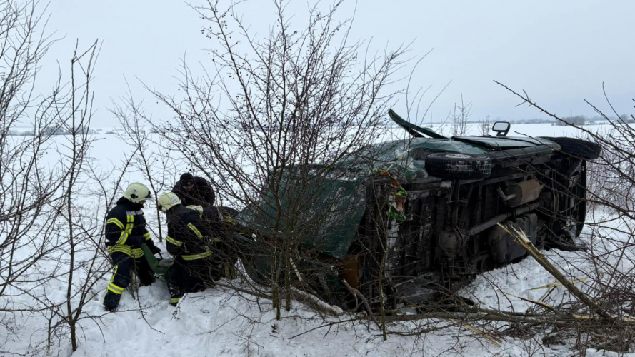 Жахлива ДТП на Волині: з понівеченого автомобіля врятували шістьох людей