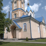 Волинські художники розписують столітню церкву на Тернопільщині